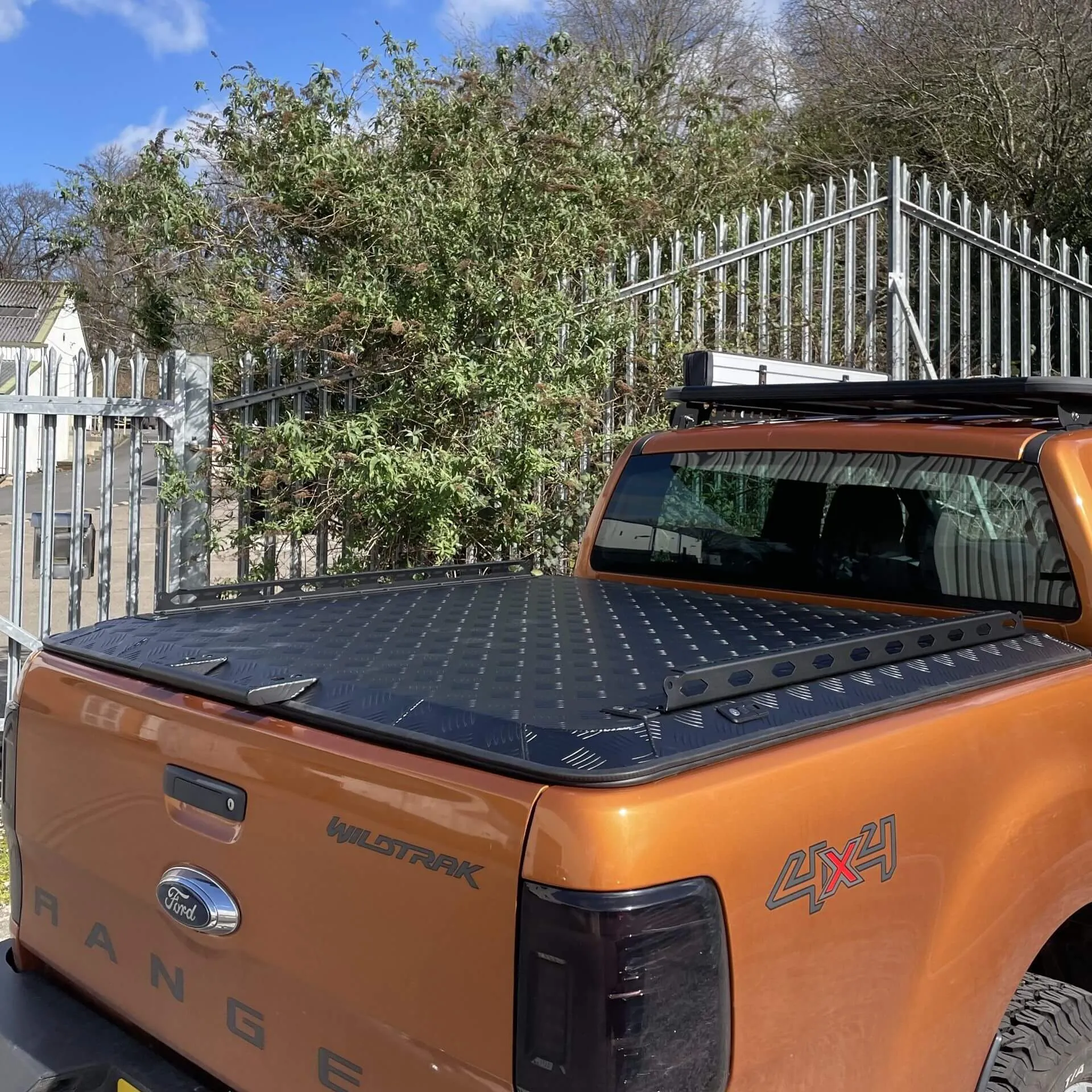 Black Aluminium Flat Tonneau Cover for Toyota Hilux 2002-2016